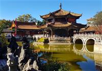 Yunnan a Sapa (južná Čína a severný Vietnam) - Chrám Yuantong, najväčší a najstarší v Kunmingu, má už dnes vyše 1200 rokov a funguje naďalej.
foto: - 2