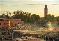 Maroko a Tunisko - dve krajiny Maghrebu - Námestie Jemaa el-Fna v Marrákeši ožíva po zotmení.  Foto: Robert Taraba — BUBO - 4
