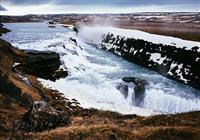 Island - polárna žiara - Pohľad na zlatý vodopád Gullfoss vám vyrazí dych. Nachádza sa na hornej časti rieky Hvitá, ktorá je  - 4