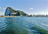 Andalúzia a Costa del Sol - Slávna gibraltárska skala hrdo rastie z mora a predstavuje symbol britského územia - 2