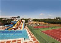 aquapark s tenisovými kurtami