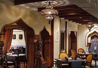Mövenpick Hotel & Apartments Bur Dubai - Restaurace - 2