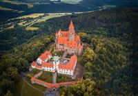 Arabelin hrad Bouzov, bohato vyzdobená jaskyňa, syry a príťažlivý Olomouc - 4