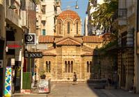 Atény a Istanbul - Uprostred ulice leží maličký kamenný grécky ortodoxný kostolík Kapnikarea z 11.storočia, ktorý patrí - 4