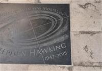 Londýn, Oxford a originálne Anglicko - Legendárny fyzik, Stephen Hawking bol po smrti spopolnený a jeho popol odpočíva vo Westminsterskom o - 2