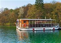 Záhreb & Plitvické jazerá - Víkend na Plitviciach -  posedenie na lodi - 2
