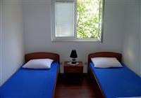 Apartmány Tanja - Dovolenka / zájazdy / cestovanie, Chorvátsko, Vodice, apartmány Tanja - spálňa s oddelenými posteľam - 2